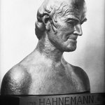Hahnemann. Buste par Schmidt Genève
